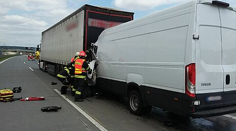 Sráka dvou nákladních voz u Ostrovaic na Brnnsku uzavela v obou smrech...