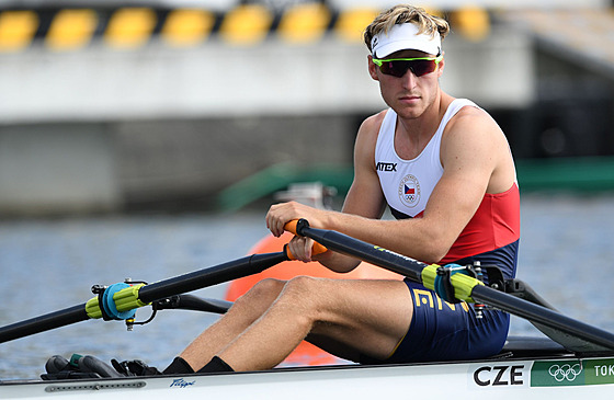 Skifa Jan Fleissner ped rozjíkou na olympiád v Tokiu.