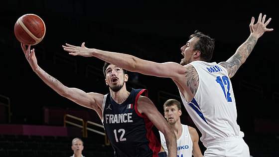 Ondej Balvín bhem utkání basketbalu proti Francii. (28. ervence 2021)