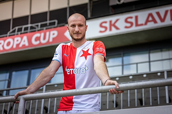 Michael Krmeník se stal novou posilou fotbalové Slavie, piel na hostování z...