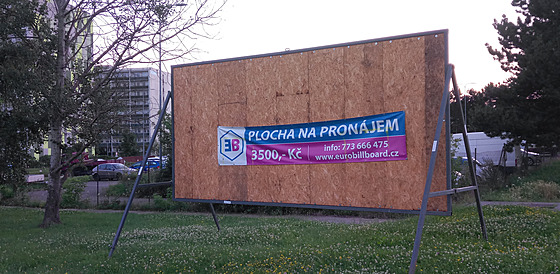 Ilegální billboard v praských Kunraticích