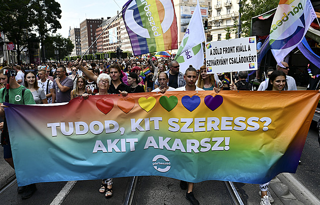 ‚Žijeme ve 21. století!‘ 30 tisíc lidí v Budapešti protestovali proti ‚zastrašovacímu‘ zákonu o LGBT
