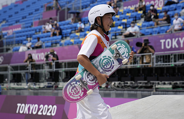 Ve třinácti olympijskou vítězkou. Japonská skateboardistka Nišijová ovládla street