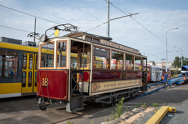 Tramvaj Kiík se pesunula z Plzn do Prahy.