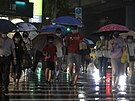 Tajfun In-fa proel nejprve Japonskem a Tchaj-wanem. (23. ervence 2021)