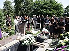 Poz�stal� poh�bili Stanislava Tom�e, kter� je p�ezd�v�n �Floyd z Teplic�. (24....