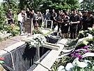 Poz�stal� poh�bili Stanislava Tom�e, kter� je p�ezd�v�n �Floyd z Teplic�. (24....