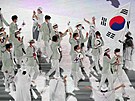 Sportovci z Jiní Koreje procházejí bhem zahajovacího ceremoniálu na...