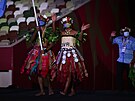 lenové týmu Tuvalu pijídjí bhem zahajovacího ceremoniálu na Olympijském...