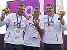 Stíbrný medailista David Kostelecký, vlevo a zlatý medailista Jií Lipták,...