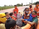 Západ Indie zasáhly monzunové det, které vyvolaly záplavy a rozsáhlé sesuvy...