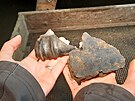 Archeologm se v Býí skále povedlo najít i úlomky haltatské keramiky.