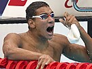 Tuniský plavec Ahmed Hafnáví se raduje z neekaného triumfu v olympijském...