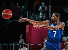 Kevin Durant z amerického výbru v zápase proti basketbalistm z Francie.