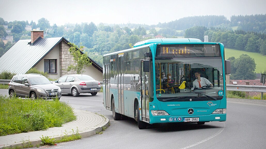 Jablonec má smlouvu s novým dopravcem, autobusy nabídnou i USB nabíječky