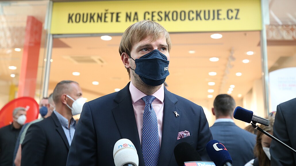 Ministr zdravotnictví Adam Vojtěch na zahájení provozu očkovacího místa bez...