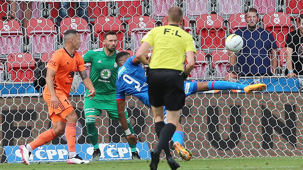 Plzeň - Boleslav 2:1, body za první půli a dvě střely, za hosty snižoval Škoda