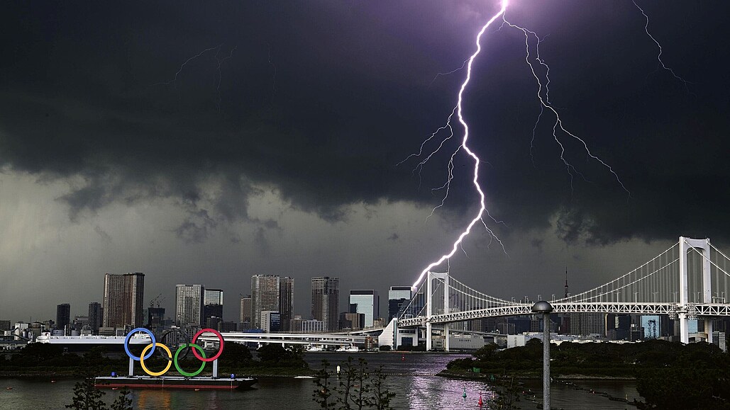 Předolympijské Tokio v bouři