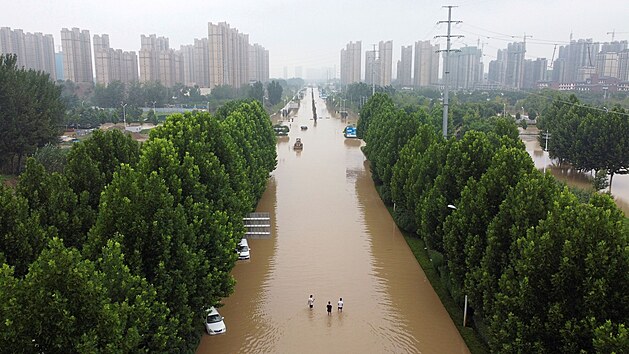 Katastrofln povodn v nskm mst eng-ou v provincii Che-nan (23. ervence 2021)