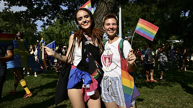 V Budapeti na Gay Pride protestovaly tisce lid proti zkazu osvty o LGBT. (24. ervence 2021)