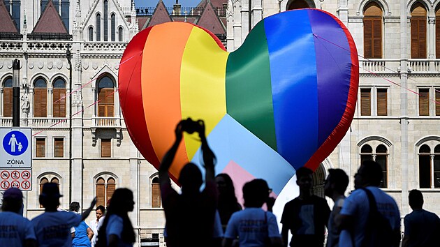 V Budapeti na Gay Pride protestovaly tisce lid proti zkazu osvty o LGBT. (24. ervence 2021)