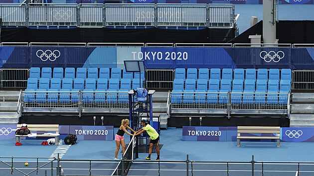 Tenisté Kateřina Siniaková a Tomáš Macháč na tréninku v Tokiu.