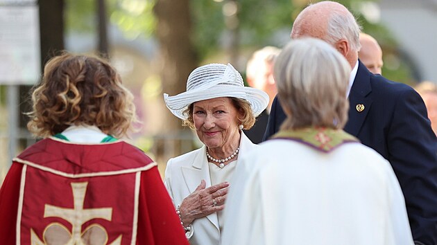 Příchod královny Norska na vzpomínkovou bohoslužbu (22. července 2021)