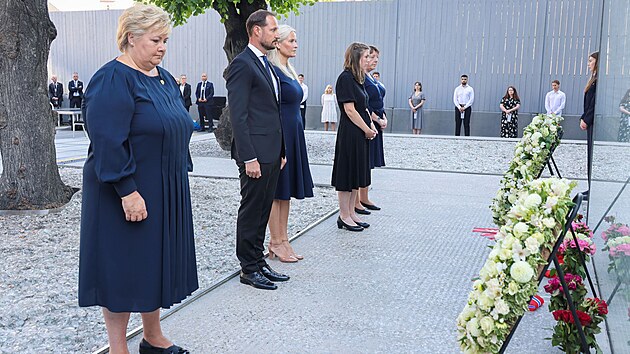 Norská premiérka Erna Solbergová na vzpomínkové bohoslužbě (22. července 2021)