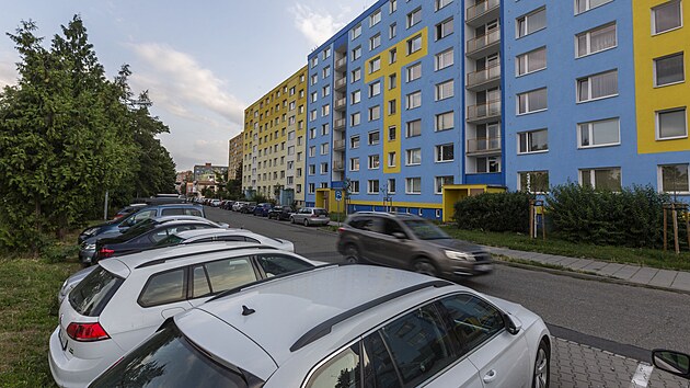 Olomouc, ulice Kpt. Jaroe. Msto Olomouc si nechalo zpracovat novou koncepci parkovn, kter by mla eit i parkovn na sdlitch. (20. 7. 2021)