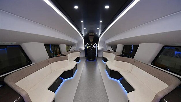 Čína představila nový vlak s technologií magnetické levitace, který vyvine maximální rychlost až 600 kilometrů v hodině. Uvedla to dnes státní média, podle kterých je tento vlak plně vyvinutý a vyrobený v Číně a je nejrychlejším dopravním prostředkem pro pozemní přepravu na světě.