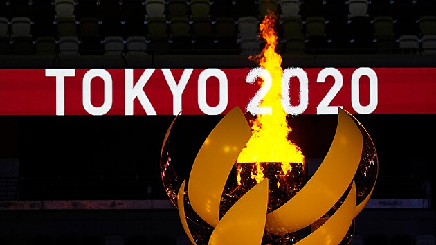 Olympijsk ohe ho bhem zahajovacho ceremonilu na olympijskm stadionu na Letnch olympijskch hrch 2020. (23. ervence 2021)