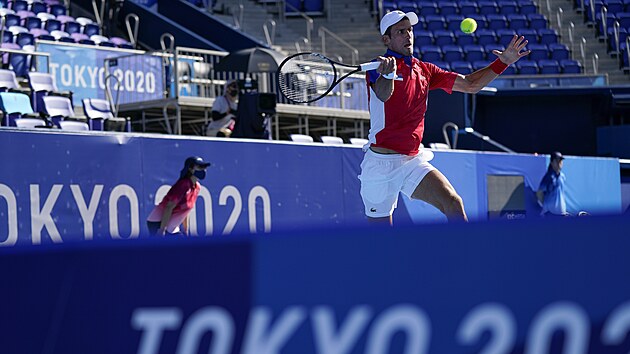 Novak Djokovi ze Srbska por Huga Delliena z Bolvie. LOH 2020 (24. ervence...