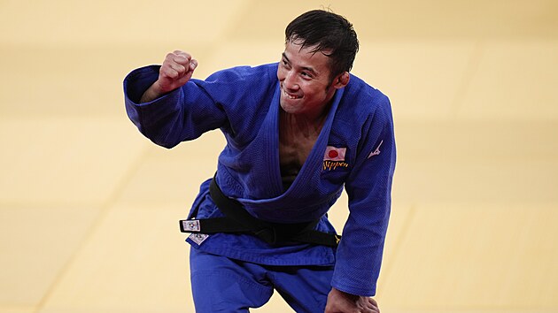 Naohisa Takat z Japonska slav v zpase o zlatou medaili v judu mu na letnch olympijskch hrch 2020(24. ervence 2021)