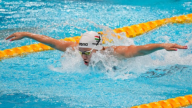 Dalma Sebestyenov z Maarska plave na letnch olympijskch hrch v roce 2020 v rozplavb pro na 100 metr. (24. ervence 2021)
