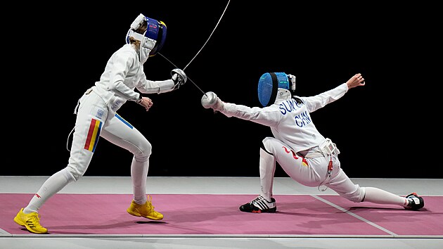 nsk ermka Sun I-wen (vpravo) vyhrla v Tokiu sout kordistek a po stbru a bronzu z Ria de Janeiro zkompletovala olympijskou medailovou sbrku. (24. ervence 2021)