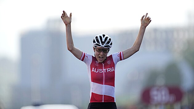 Silnin olympijsk zvod cyklistek vyhrla senzan Rakuanka Anna Kiesenhoferov. (25. ervence 2021)