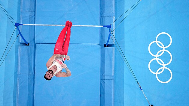 James Hall z Velk Britnie na hrazd bhem finle ve sportovn gymnastice na LOH 2020. (26. ervence 2021)