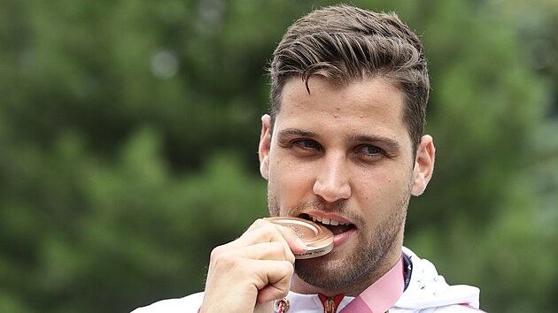 Jedna olympijsk medaile z Tokia prv dorazila do eska! Z Tokia se vrtil erm Alexander Choupenitch, kter v pondl 26. ervence 2021 vybojoval historickou medaili ve fleretu. (28. ervence 2021)
