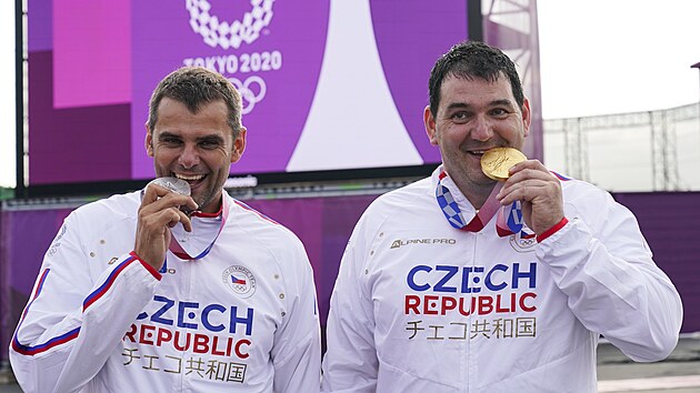 David Kosteleck (vlevo) a Ji Liptk na olympid v Tokiu 2020. Kosteleck...