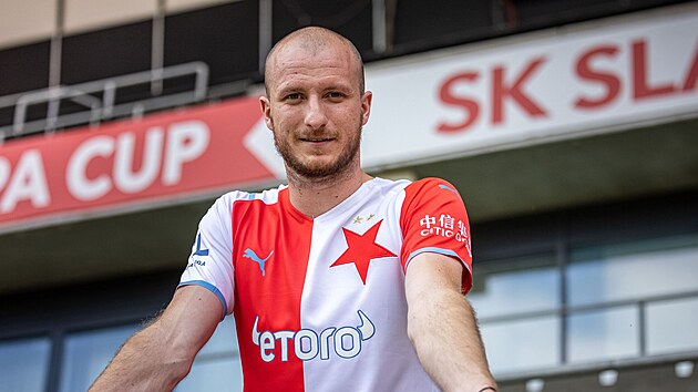 Michael Krmenk se stal novou posilou fotbalov Slavie, piel na hostovn z belgickch Brugg.