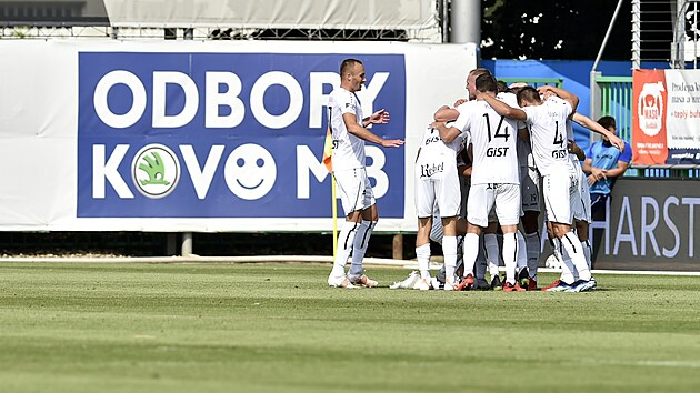 Glov radost fotbalist Hradce Krlov, novka prvn ligy, v utkn proti Bohemians.