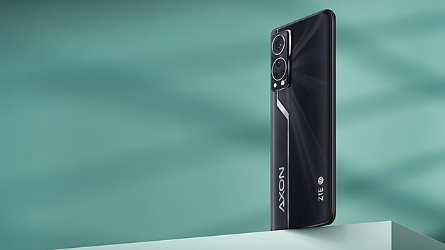 ZTE Axon 30