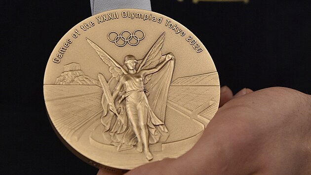 Bronzová medaile z Tokia šermíře Alexandera Choupenitche. (28. července 2021)