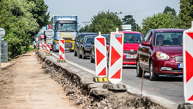 Stavba nového kruhového objezdu silnice a podchodu v Třebechovicích pod Orebem směrem na Krňovice. (23. 7. 2021) 