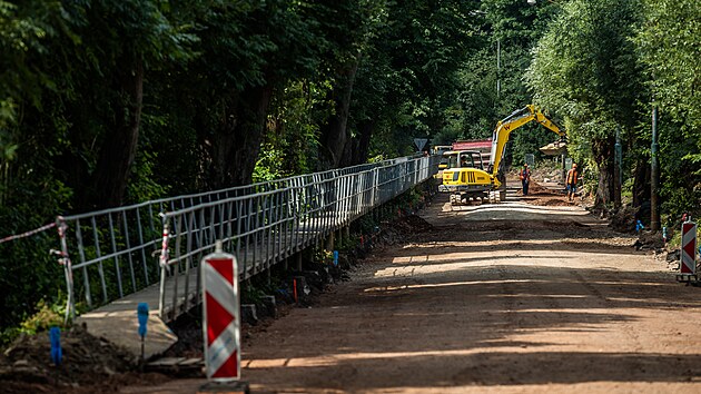 Stavba nového kruhového objezdu silnice a podchodu v Třebechovicích pod Orebem směrem na Krňovice. (23. 7. 2021) 