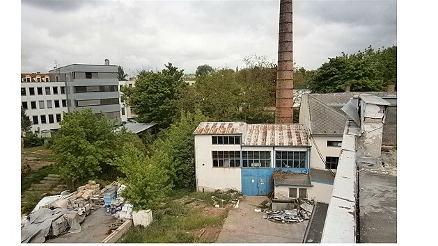 Kyjovskou mlékárnu po patnácti letech chátrání demolují. Zůstat stát by mohl jen komín.