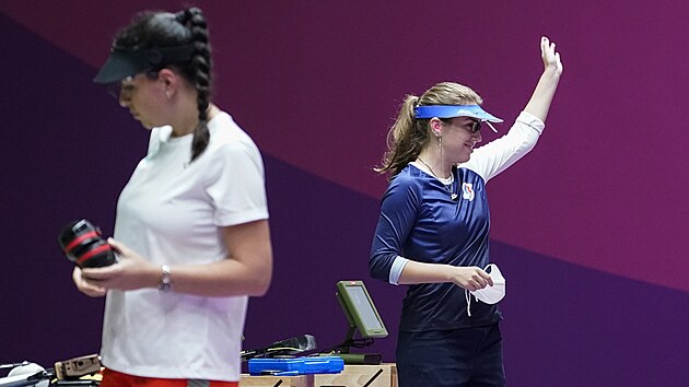 Ruska Vitalina Bacarakinov (vpravo) vyhrla v Tokiu olympijskou stelbu ze...