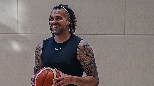 Blake Schilb b�hem p�edolympijsk�ho tr�ninku �esk�ch basketbalist�