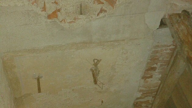 Od t� doby se v�emi silami a s pomoc� m�stn�ch sna�� vdechnout mu nov� �ivot.