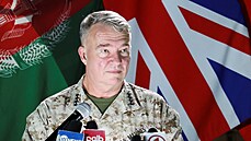 Generál Kenneth McKenzie, velitel americkch sil na Blízkém východ, v Perském...